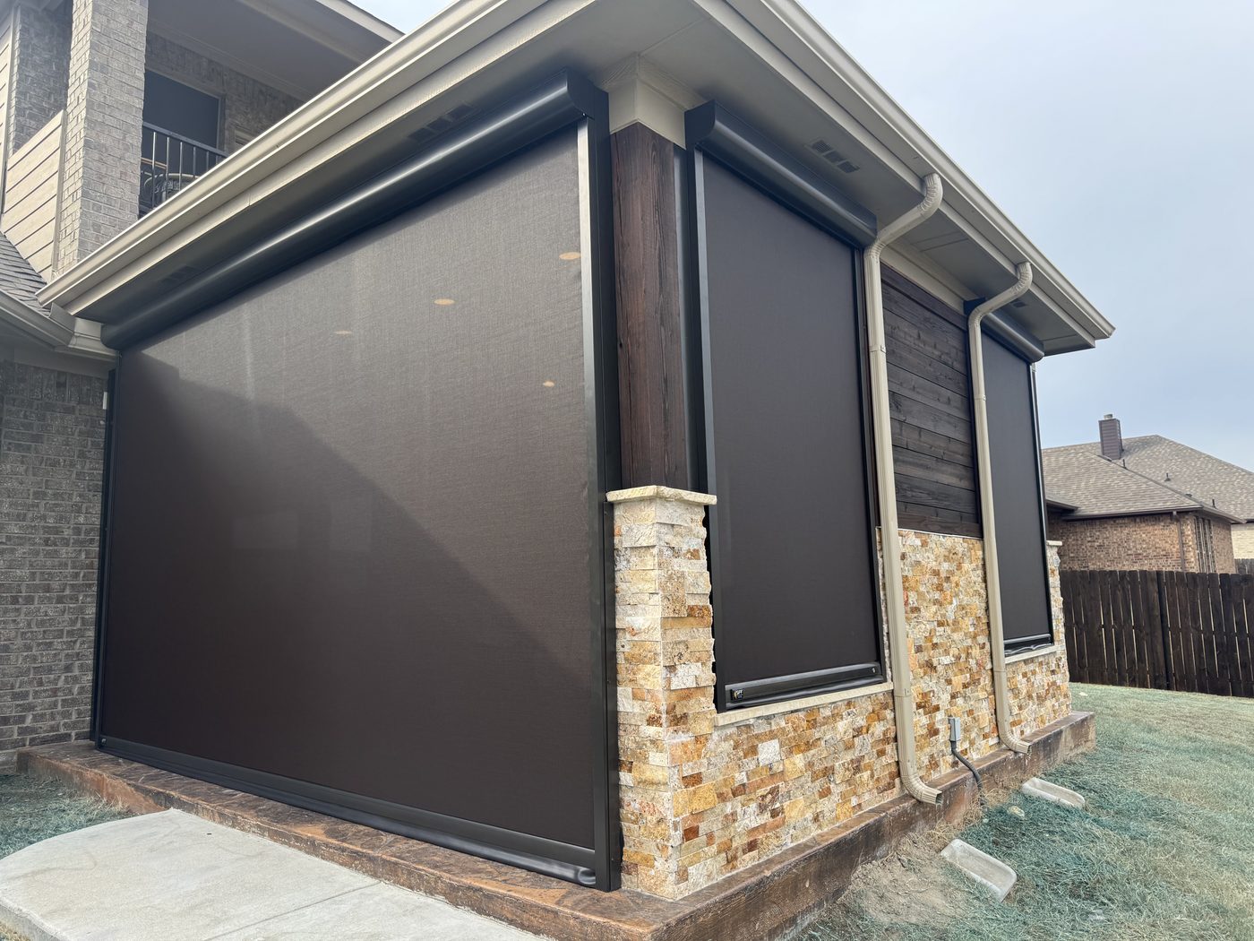 Dark bronze corner wrap screens